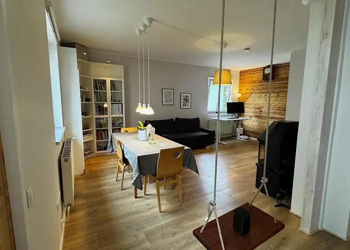 Spacious Family-friendly Apartment, Free Parking *